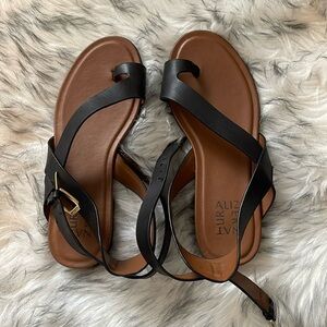 Naturalizer black leather sandals